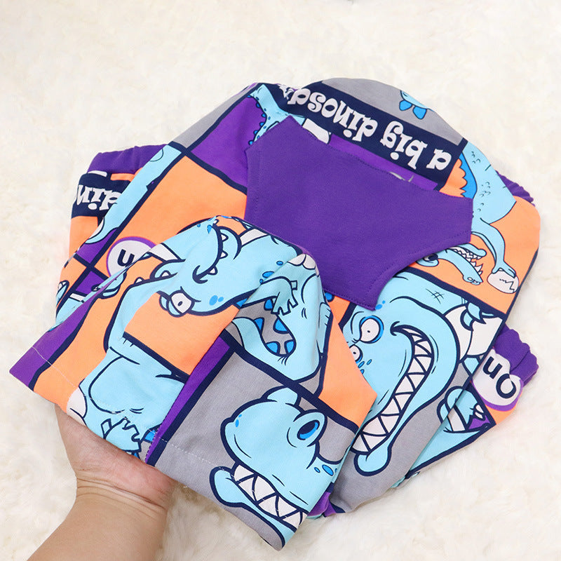 Pull à capuche en polaire pour chien avec motif dinosaure coloré, idéal pour garder votre animal au chaud.