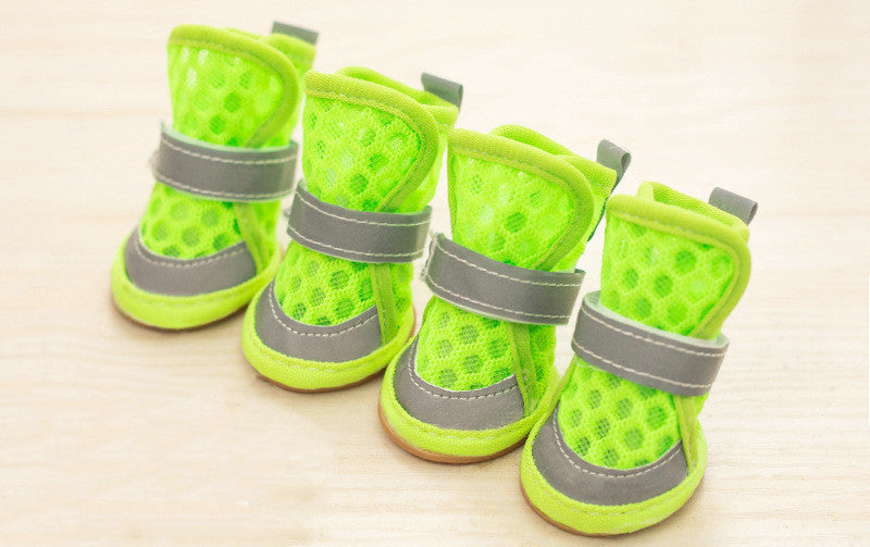 Chaussures pour chiens petits, confortables et protectrices, en caoutchouc, idéales pour les promenades.