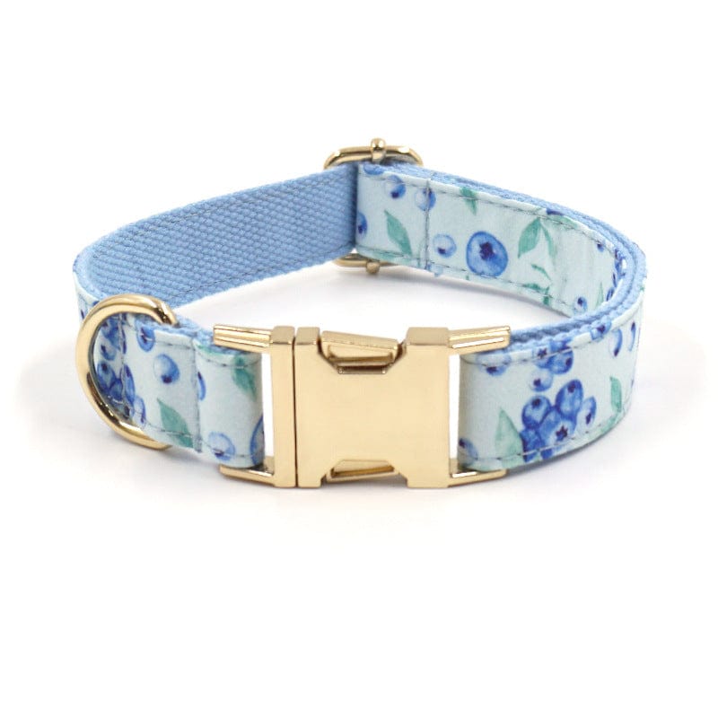Collier à motif myrtille pour chien avec fermeture dorée, en polyester durable et confortable.