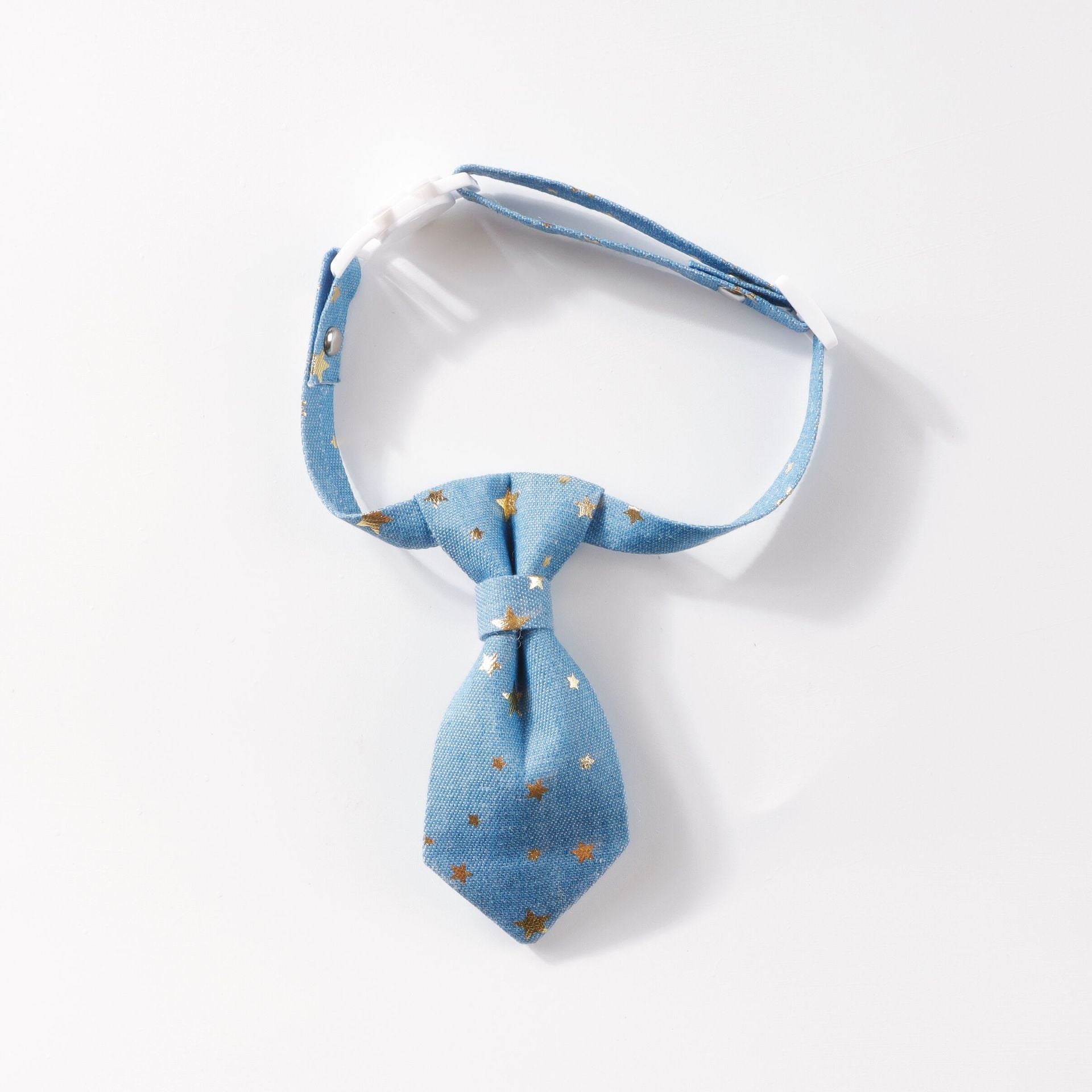 Collier pour chien élégant en coton bleu avec motifs étoilés, idéal pour ajouter du style aux petites et moyennes races.