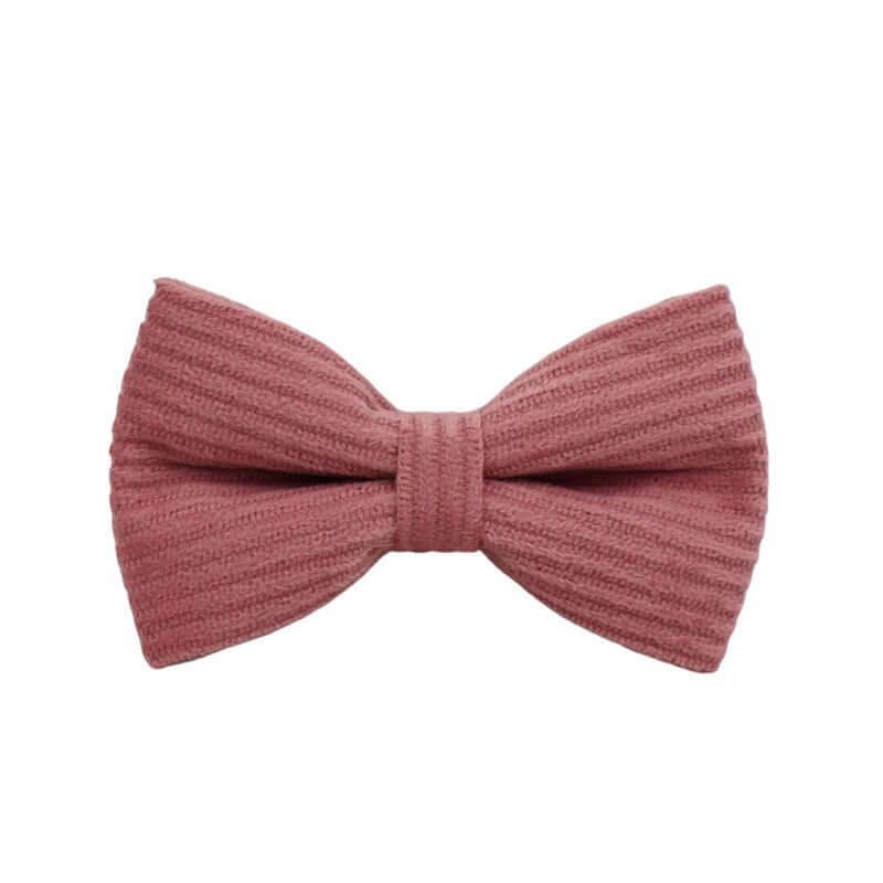 Noeud papillon en velours côtelé rose pour accessoires d'animaux, ajout élégant pour look chic.