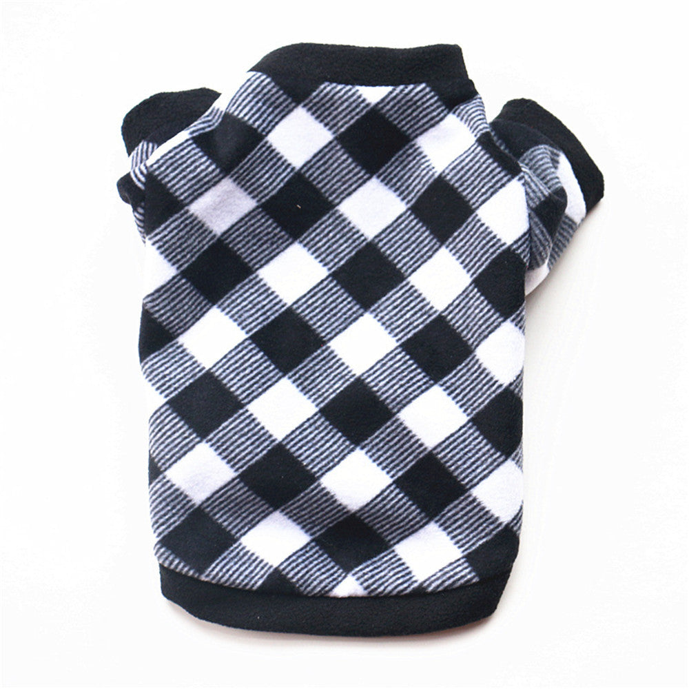 Veste en polaire à carreaux noir et blanc pour chiot, idéale pour l'automne et l'hiver.