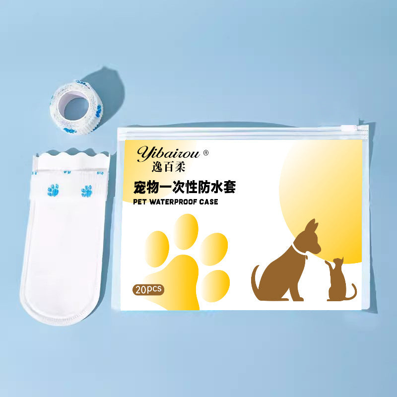 Couvre-chaussures jetables étanches pour animaux dans un emballage, idéal pour garder les pattes de votre animal propres.