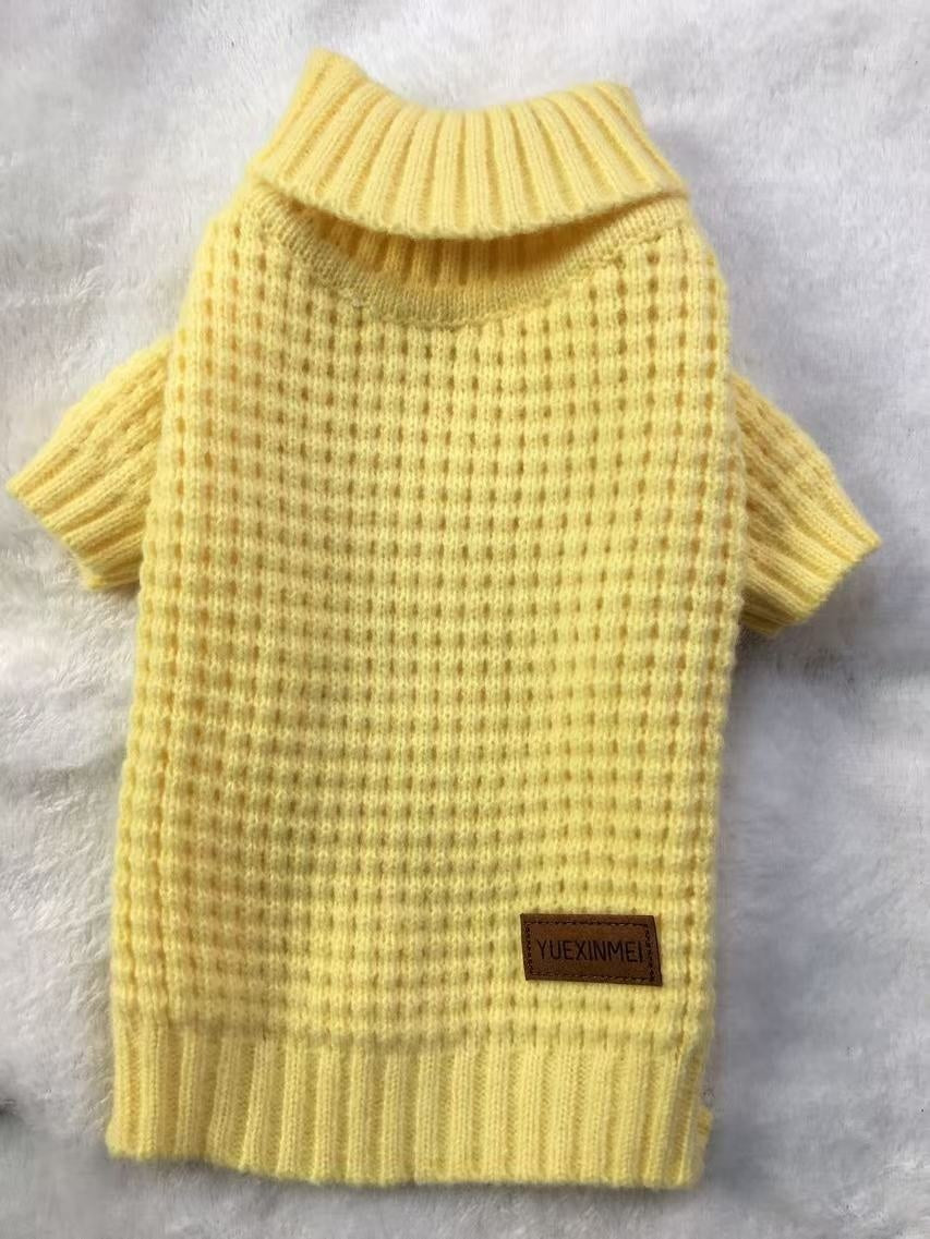 Pull en tricot turtleneck jaune pour animaux de compagnie, doux et confortable, idéal pour chiens et chats.
