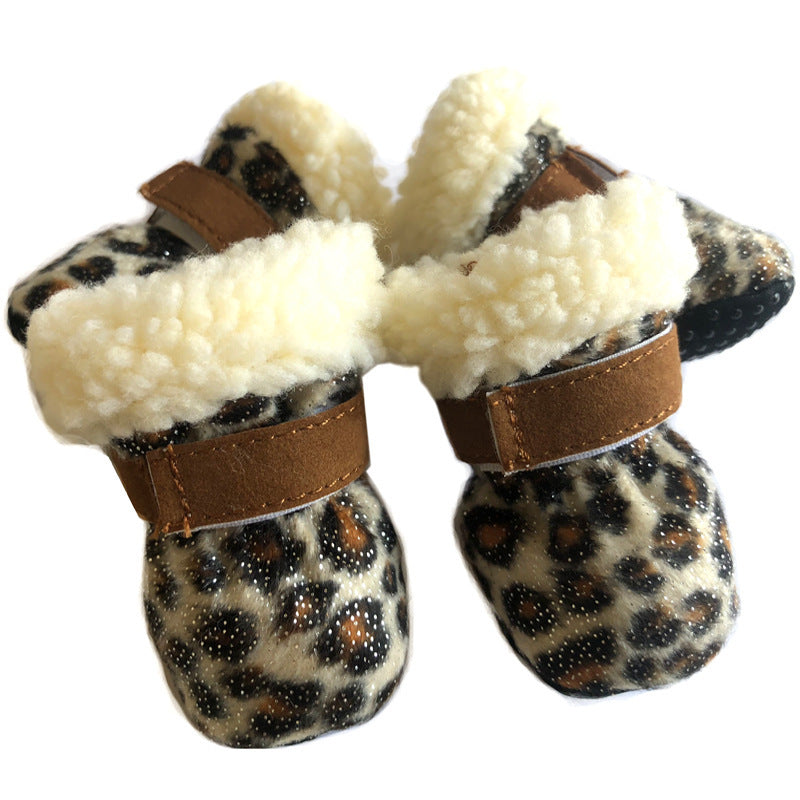 Bottes d'hiver imperméables pour chiens avec motif léopard et doublure en fourrure.