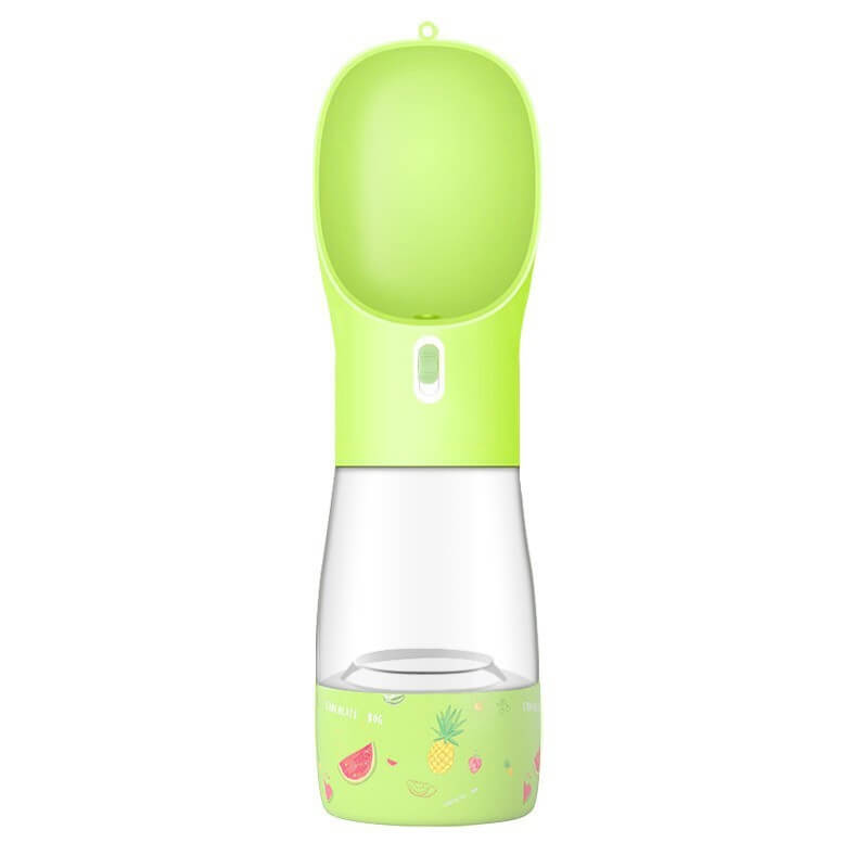 Bouteille d'eau portable pour chien en plastique vert, idéale pour les voyages et activités en plein air.
