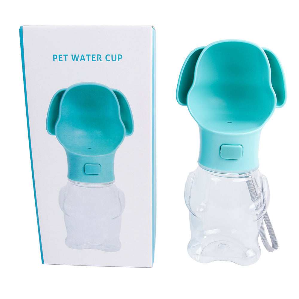 Mug de voyage pour animaux portable en bleu poudré, idéal pour hydrater chiens et chats en déplacement.