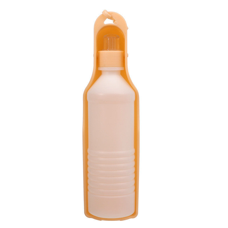 Fontaine à eau portable pour animaux, conçue pour hydrater facilement vos compagnons en voyage.