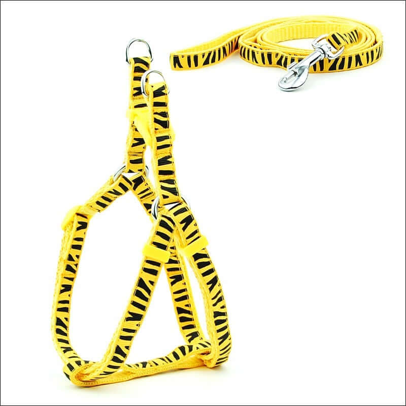 Laisse pour animaux à pois, sangle de poitrine jaune à rayures pour chiens, durable et confortable.