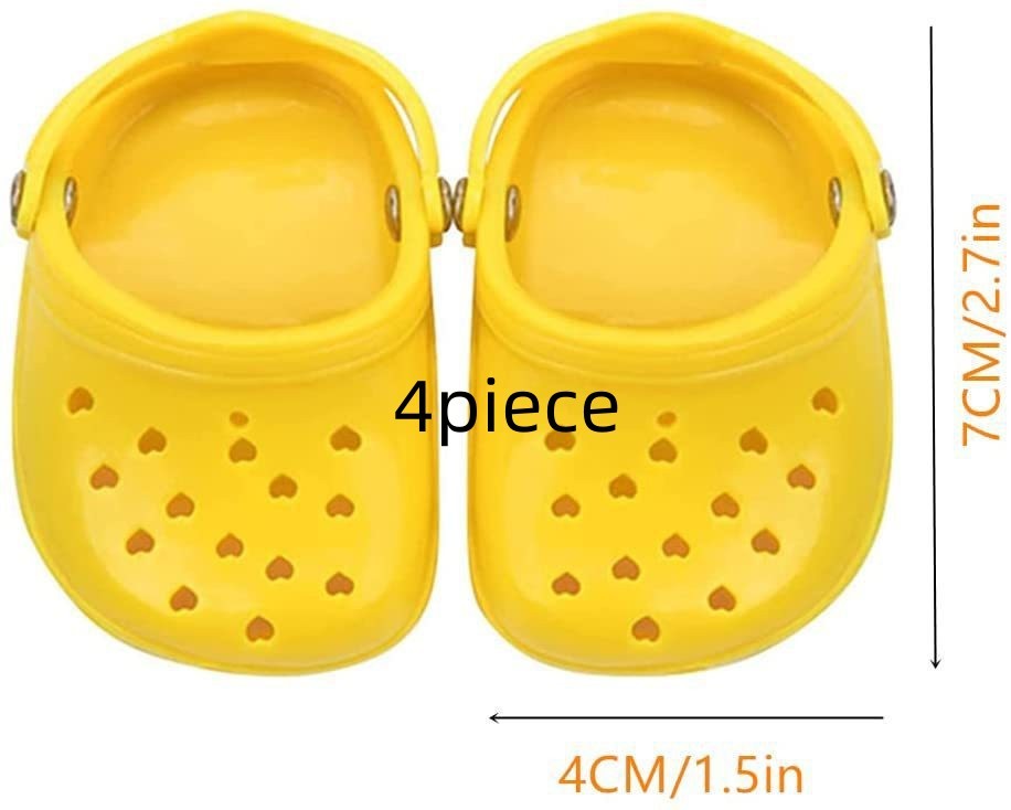 Chaussures en silicone jaunes pour chien, résistantes à l'usure, parfaites pour les aventures en plein air.