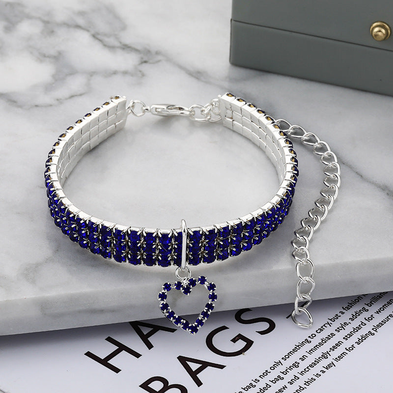 Collier en strass bleu pour animaux avec cœur, élégant et confortable pour chiens et chats.