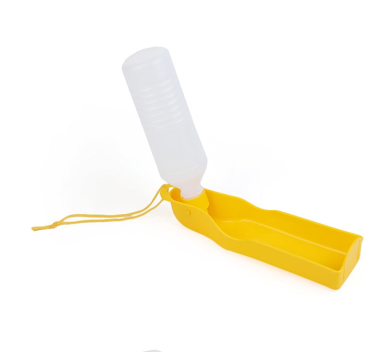 Bouteille d'eau portable pour chiens avec bol jaune, idéale pour l'hydratation des animaux de compagnie.