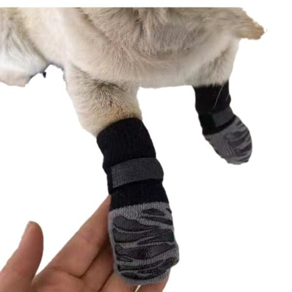 Chaussettes antidérapantes waterproof pour animaux de compagnie, offrant protection et confort.