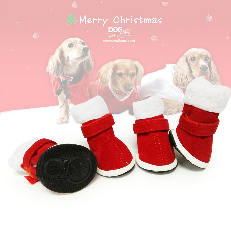 Bottes de Noël en peluche pour chiens, confortables et chaudes, idéales pour un hiver chaleureux.