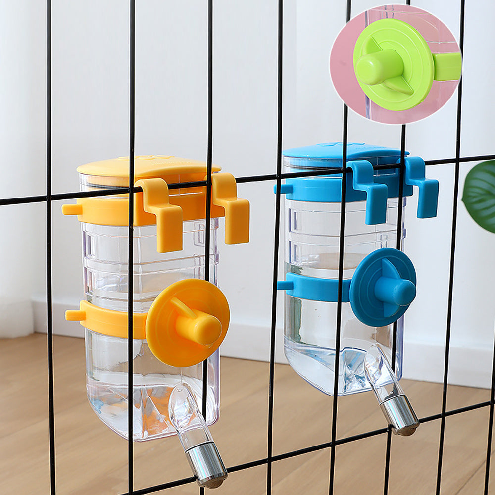 Distributeur d'eau pour chien sans goutte en plastique sûr, fixé à une grille, disponible en plusieurs couleurs.