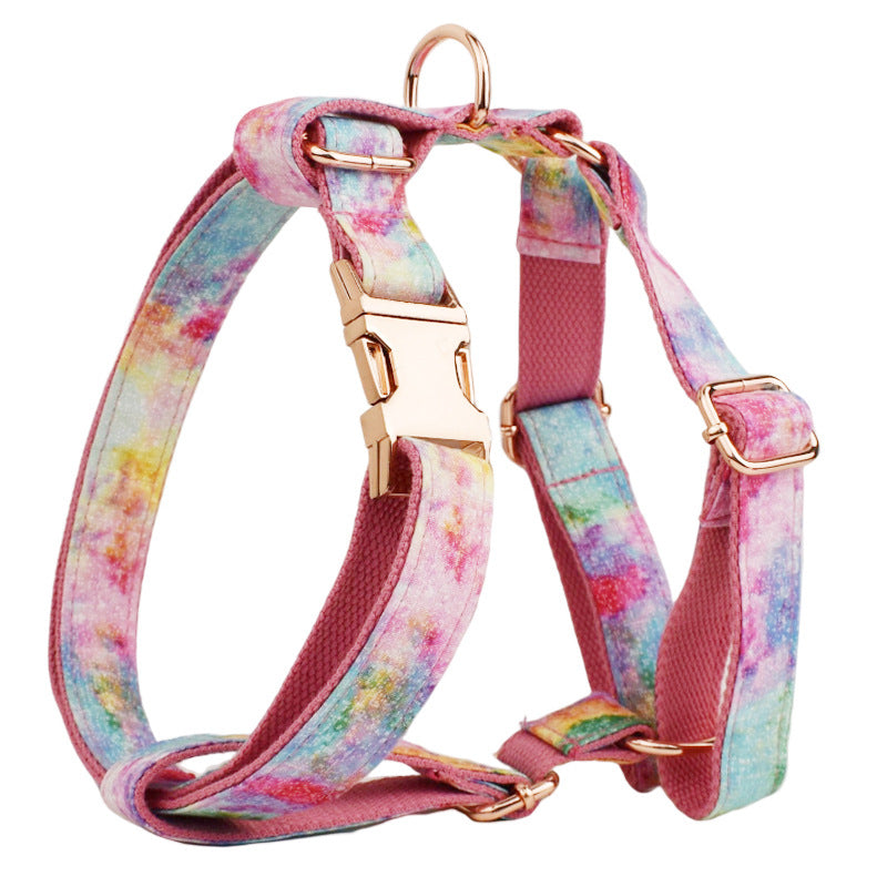 Harnais coloré pour chien en coton biologique, conçu pour le confort et le style lors des promenades.