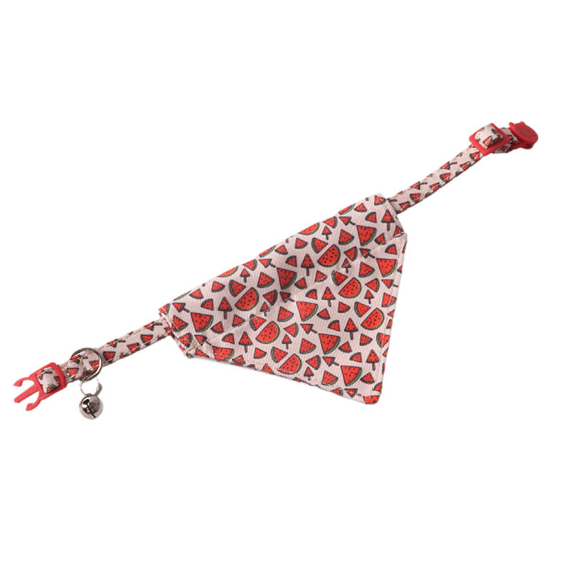 Collier coloré pour animaux motif pastèque avec nœud assorti et cloche, idéal pour chiens et chats.