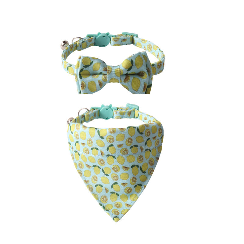 Collier coloré avec nœud papillon et bandana citron pour animaux de compagnie, léger et stylé.