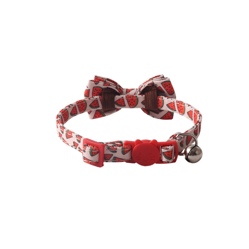Collier coloré pour animaux avec motif pastèque et cloche, parfait pour chien ou chat.