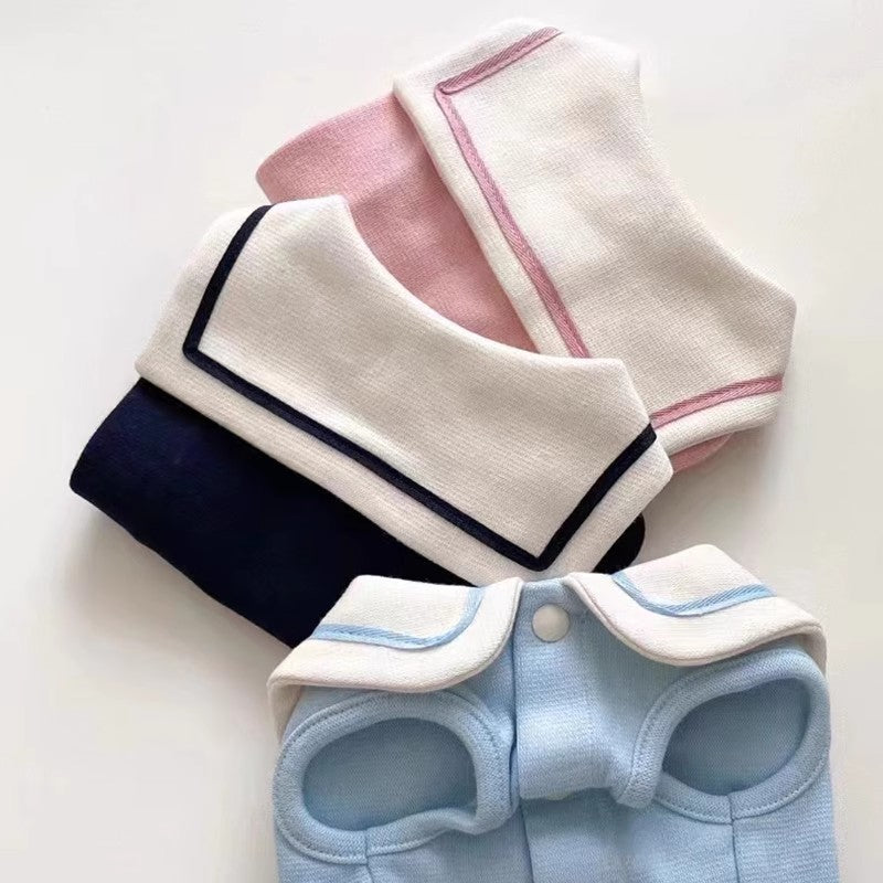 Gilet Marin Col Sailor pour animaux fins, disponible en bleu, rose, et blanc avec col élégant.