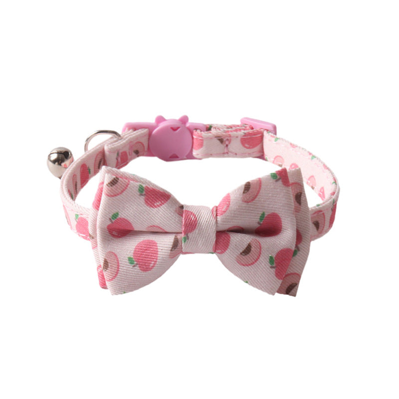 Collier coloré pour animaux de compagnie avec motif de fruits et nœud papillon, idéal pour chien ou chat.