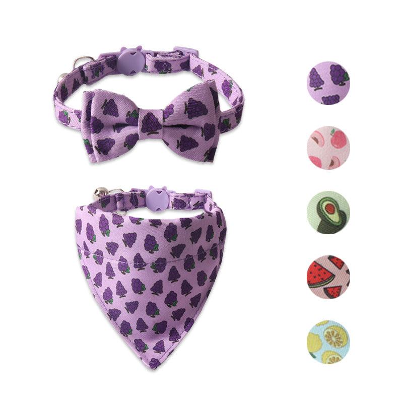 Collier coloré en violet avec nœud papillon et bandana pour animaux, motifs de raisin, accessoires tendance pour chiens et chats.