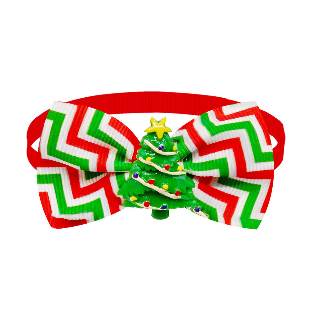 Nœud papillon en zigzag rouge et vert avec arbre de Noël pour chien ou chat, parfait pour les fêtes.