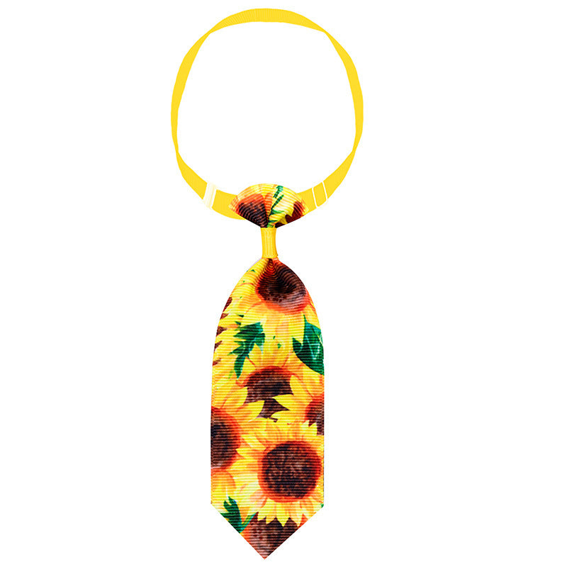 Cravate colorée pour animal ensoleillé avec motifs de tournesols, idéale pour l'été.