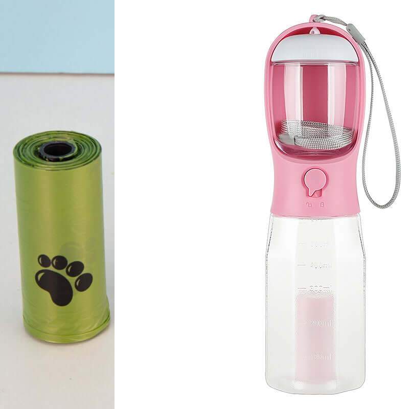 Bouteille d'eau portable 3 en 1 rose pour animaux avec rouleau de sacs à crottes pour chien.