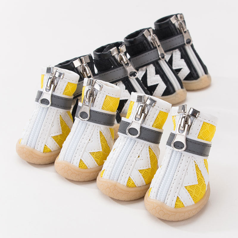 Chaussures pour chiens antidérapantes et respirantes en jaune et noir, idéales pour le confort et la sécurité.