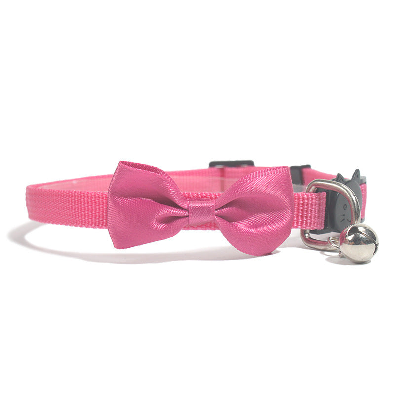 Collier à nœud rose pour chat avec cloche, en nylon, style coloré et attachant pour animaux de compagnie.