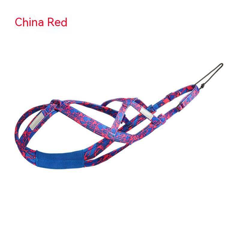 Harnais de traction pour chien en bleu et rouge, conçu en nylon durable pour confort et sécurité.