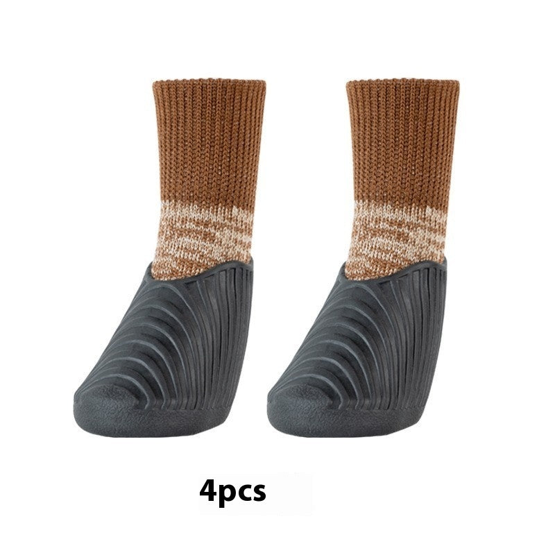 Quatre paires de chaussures de sport pour animaux avec bandeau en tricot et semelle antidérapante.