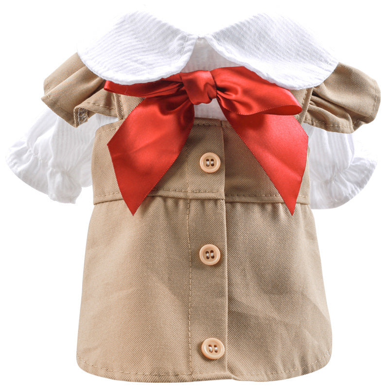 Manteau trench khaki pour animaux de compagnie avec col blanc et nœud rouge, élégant et confortable.