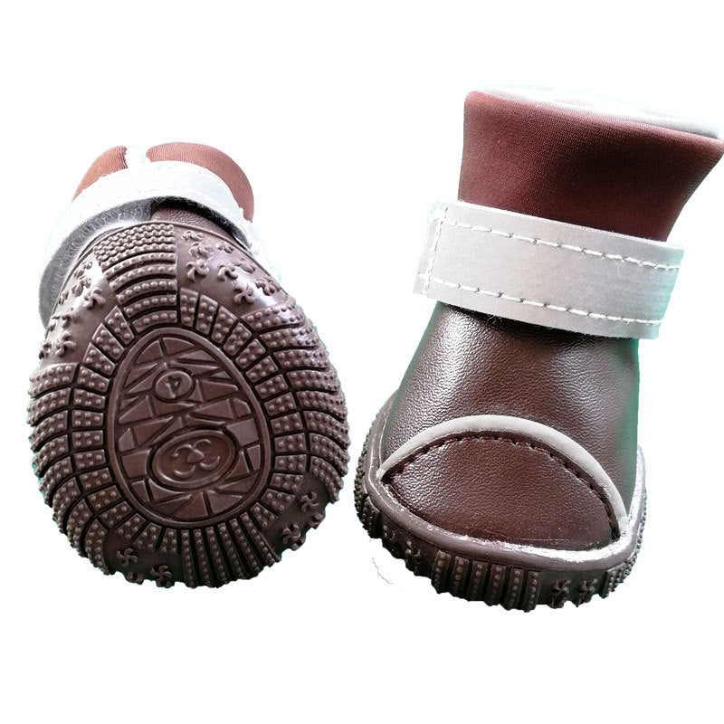 Bottes de pluie étanches pour petits chiens avec semelles antidérapantes, confort et style.