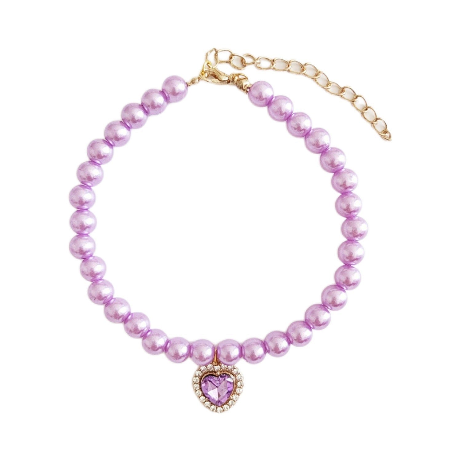 Collier pour chat en perles violettes avec pendentif en forme de cœur, accessoire élégant et sécurisé.