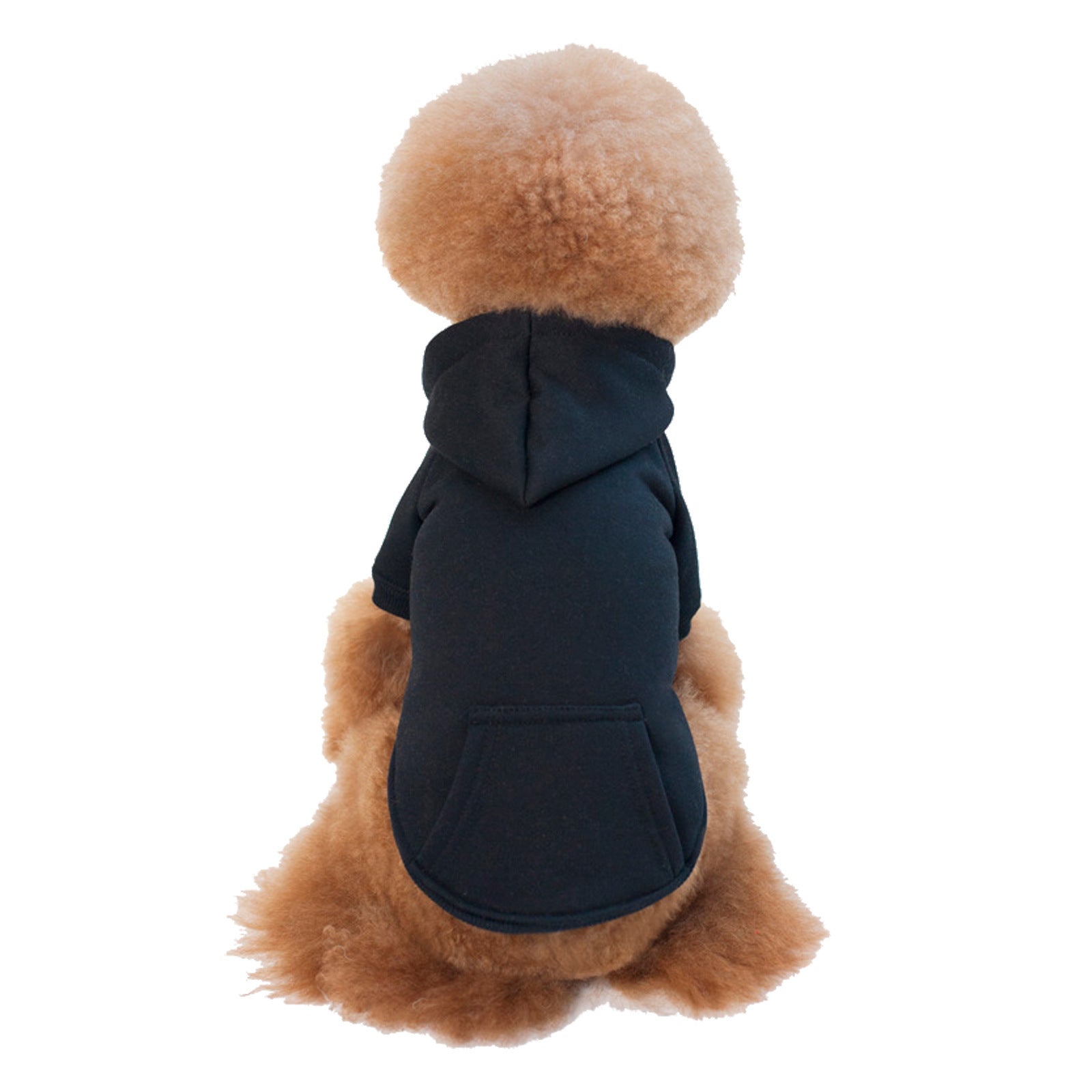 Chien en peluche portant un pull en fleece noir avec capuche, idéal pour petits et moyens chiens.