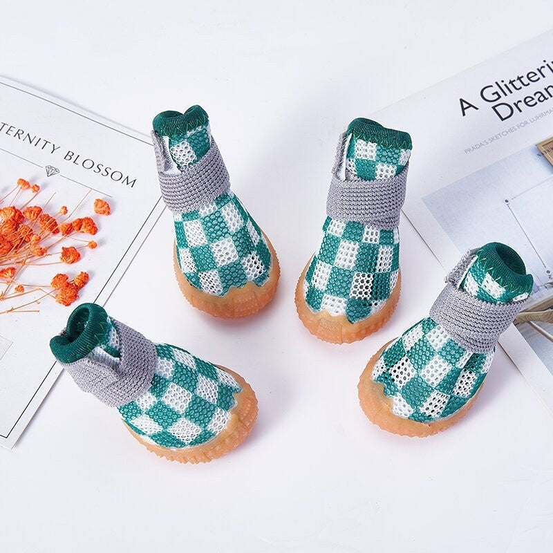 Chaussures pour chiens non-dérapantes en coton bio, idéales pour confort et sécurité lors des promenades.