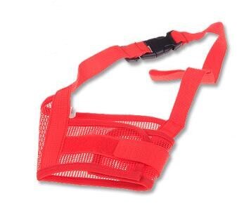 Muzzle en nylon respirant rouge pour chien, robuste et confortable avec sangle ajustable.