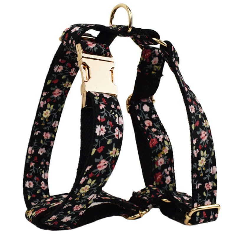 Collier pour chien en tissu floral avec boucle dorée, élégant et confortable pour votre animal de compagnie.
