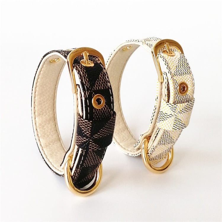 Collier pour chien en cuir avec motif écossais, élégant et durable, disponible en noir et beige.