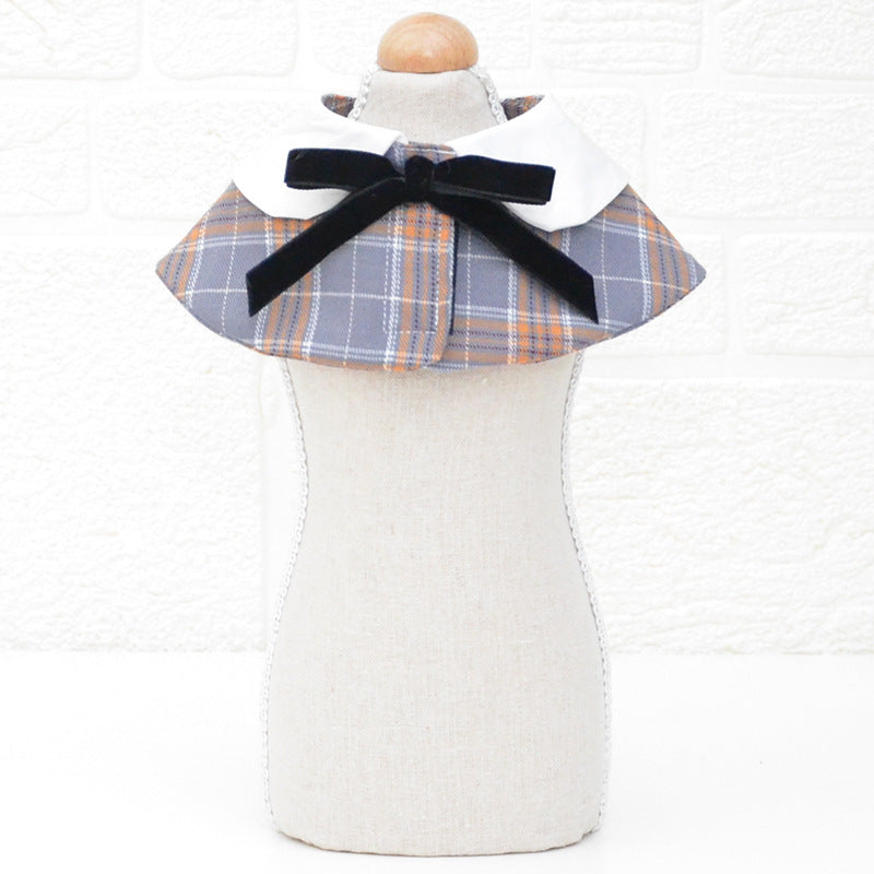 Écharpe chic pour animaux avec nœud papillon en tissu écossais, élégante et confortable pour chiens et chats.