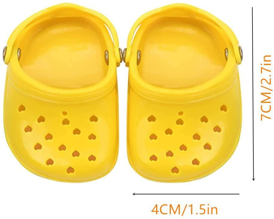 Chaussures pour chien en silicone jaune avec cœurs, mesurant 7cm x 4cm, idéales pour protéger les pattes.