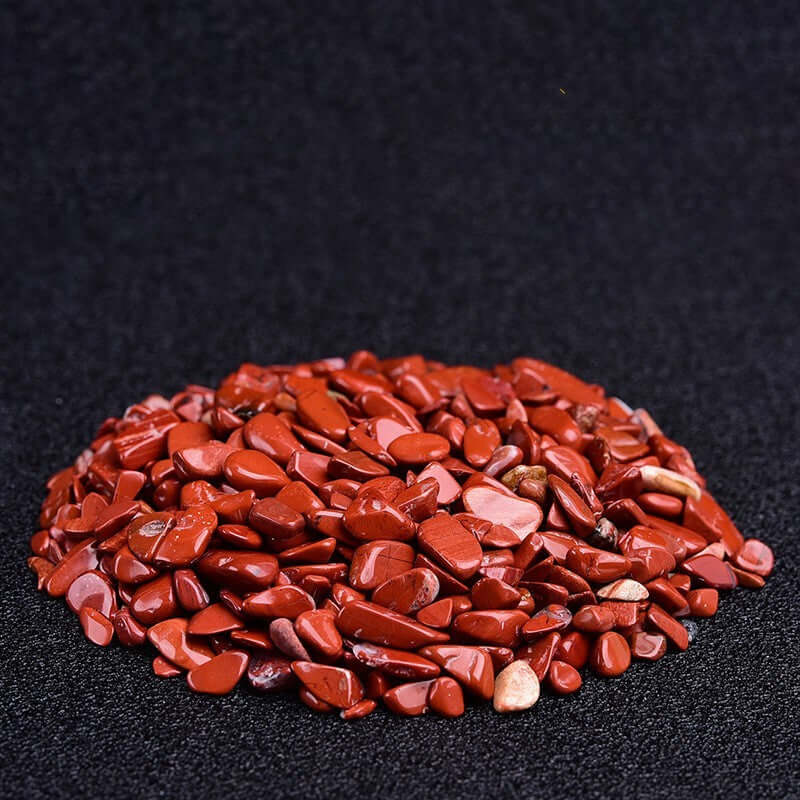 Gravier décoratif en cristal rouge pour aquarium, idéal pour embellir votre espace aquatique.