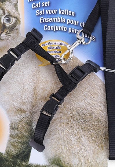 Harnais en nylon noir pour chats avec boucle de sécurité, conçu pour des promenades confortables et ajustables.