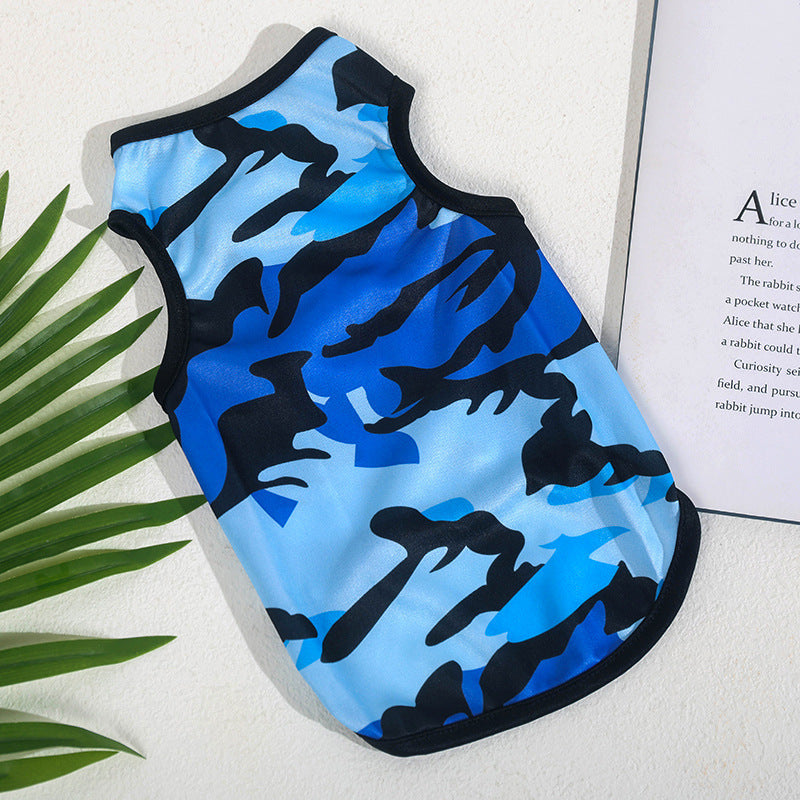 Veste camouflage pour chien en polyester léger, design bleu et noir, idéale pour le style et le confort.