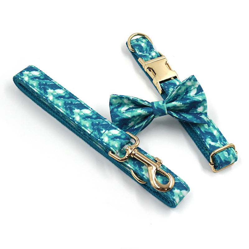 Collier et laisse pour animaux en tissu avec nœud en coton biologique, design élégant et décontracté.