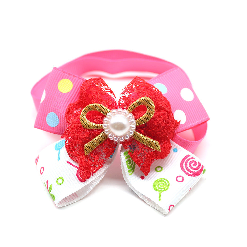 Nœud papillon rose et rouge pour chiens et chats, accessoire glamour avec motif coloré.
