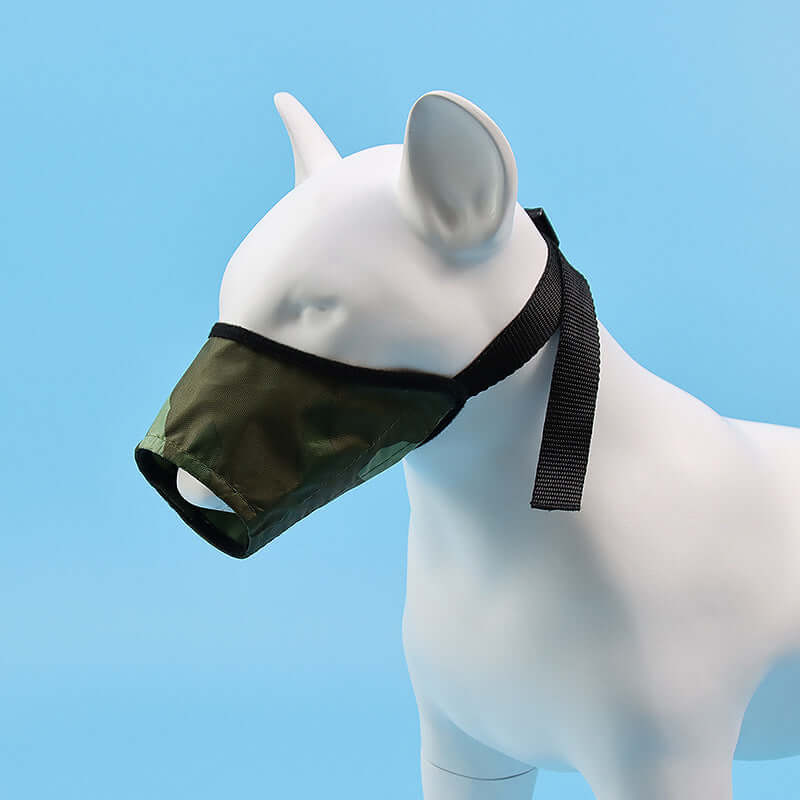 Masque anti-morsure ajustable pour chien en toile durable, couleur vert, adapté aux tailles moyennes et grandes.