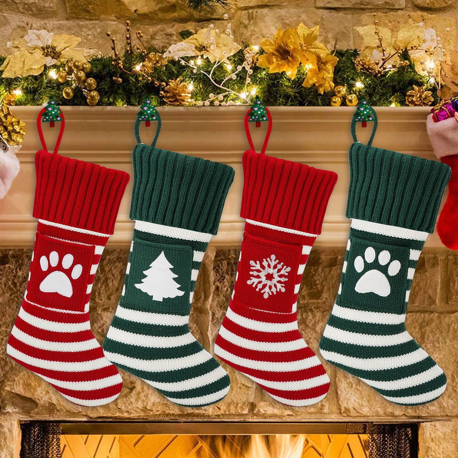 Chaussettes de Noël colorées pour chiens et chats, motifs de flocon, sapin et empreinte, décorations festives.